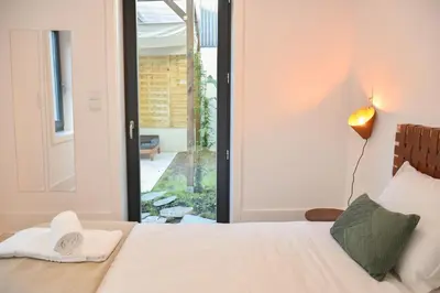 a bedroom with a bed and a sliding glass door at Lindo apartamento 2 quartos com pátio - Batalha - APT C in Porto