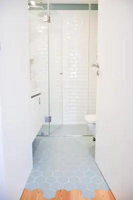 a bathroom with a shower and a toilet at Lindo, funcional e charmoso espaço - Porto - APT H in Porto