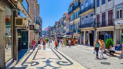a group of people walking down a city street at N&N Home in Porto