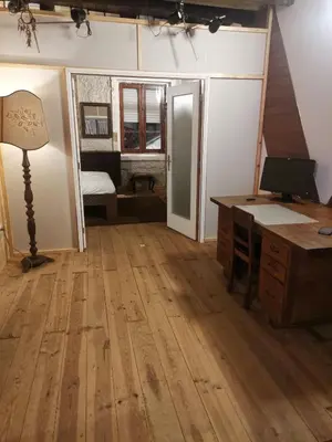 an office with a desk and a computer in a room at Vérités Dame in Porto