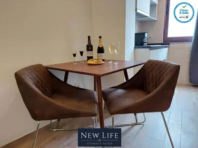 a table with two wine glasses and wine bottles at New Life - IGREJA SÃO FRANCISCO STUDIO-2T in Porto