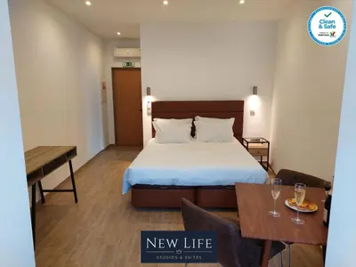 a new life hotel room with a bed and a table at New Life - SÉ CATEDRAL STUDIO - 1T in Porto