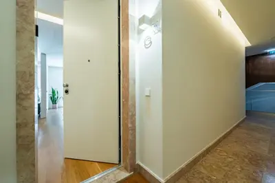 a hallway with a glass door leading into a room at L'atelier L - Quartier des Arts in Porto