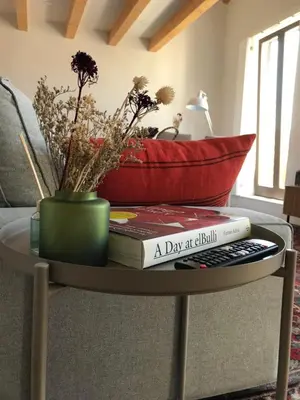 a coffee table with books and a red couch at Casa Girasol River View in Porto