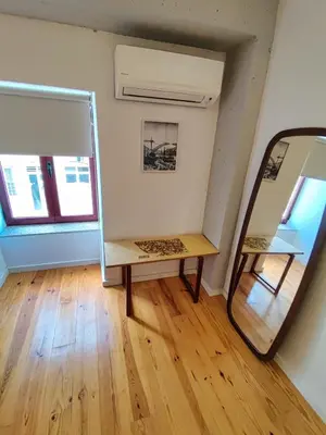 a mirror and a dressing table in a room at WLoft in Vila Nova de Gaia