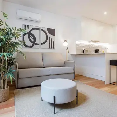 Downtown Wonder Flat w/ AC by LovelyStay