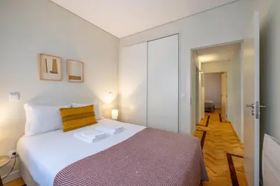 a bedroom with a large bed in a room at Casa do Ofício Galerista in Porto