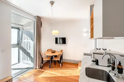 a kitchen and dining room with a table and a window at VIVA Old Street Homes in Porto