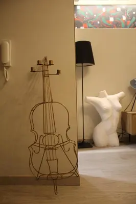 a cello rack in a room with a mirror at Apartment Art Jazz Music in Porto