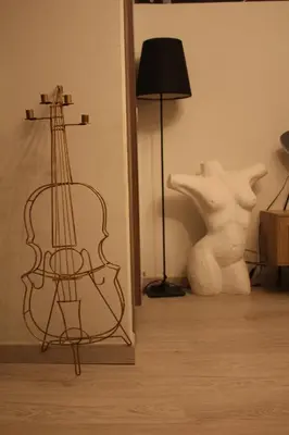 a room with a cello on a stand next to a lamp at Apartment Art Jazz Music in Porto