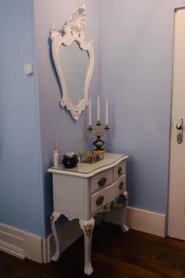 a bedroom with a large bed with white sheets at Casinhas no Carolina - Hostel in Porto