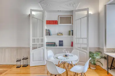 a dining room with a white table and chairs at Formosa Patio with Free Parking in Porto