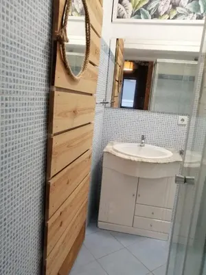 a bathroom with a sink and a mirror at Porto Grand Sasimi House in Porto