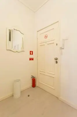 a room with a white door and a trash can at Aposentus - Breiner Apartment in Porto