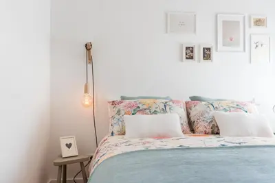 a bedroom with a bed with pillows and a lamp at GuestReady - Chic and cozy getaway in Porto