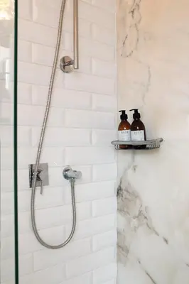a bathroom with a shower with two bottles of soap at Villa Invicta 3 in Porto