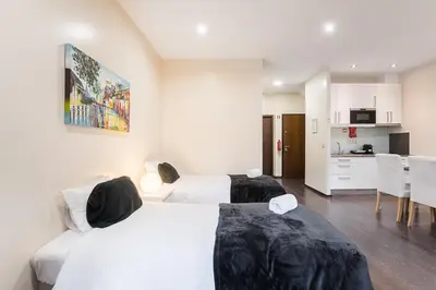 a hotel room with two beds and a kitchen at GuestReady - Enigma Apartments in Porto
