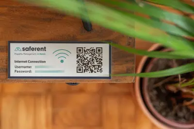a sign on a wooden wall with a plant at Trendy and Modern 3BR Family Home in Porto