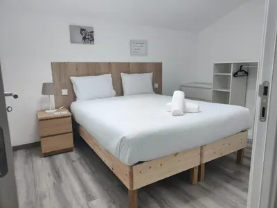 a bedroom with a large bed with white sheets at Casa Mini-Ventuzelo by JC in Porto